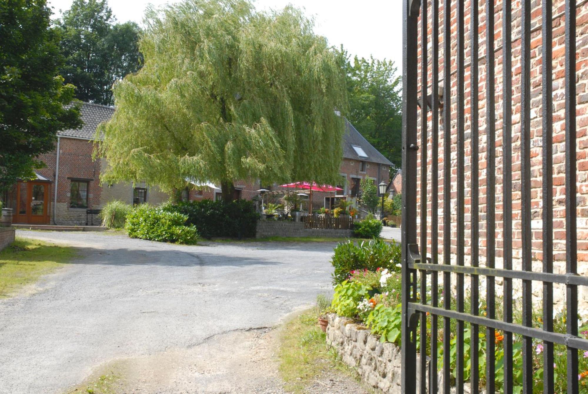 Hotel Restaurant La Ferme De Grambais Nivelles Exterior foto
